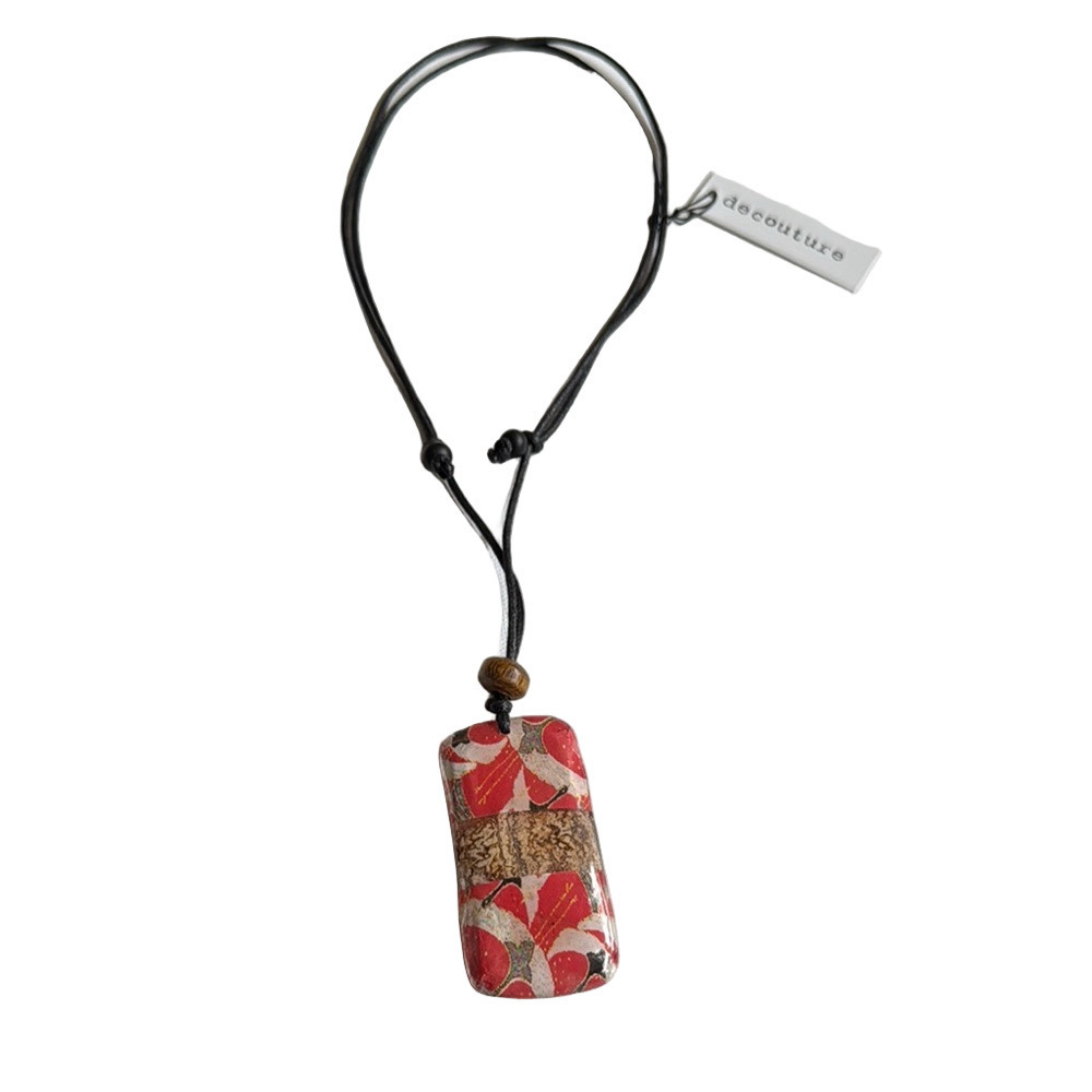 Decouture Elegant Red Patterned Pendant Necklace